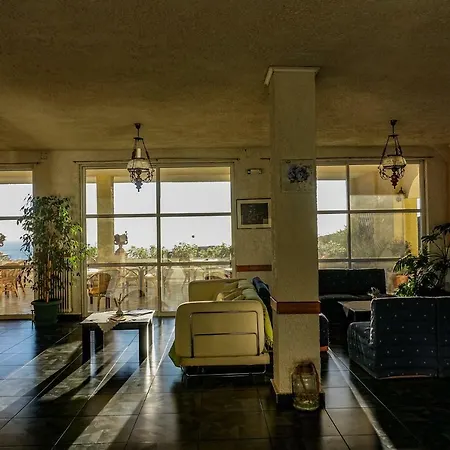 Sariza Spring 3* Apikia (Andros)