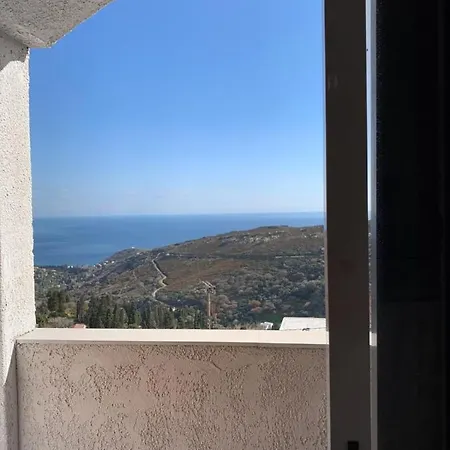 Sariza Spring 3* Apikia (Andros)