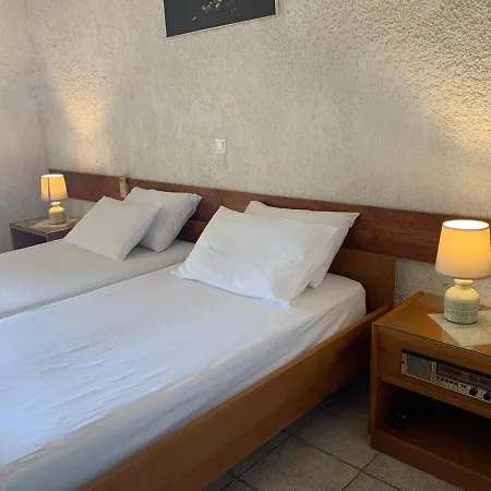 Sariza Spring 3* Apikia (Andros)