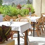 Sariza Spring 3* Apikia (Andros)