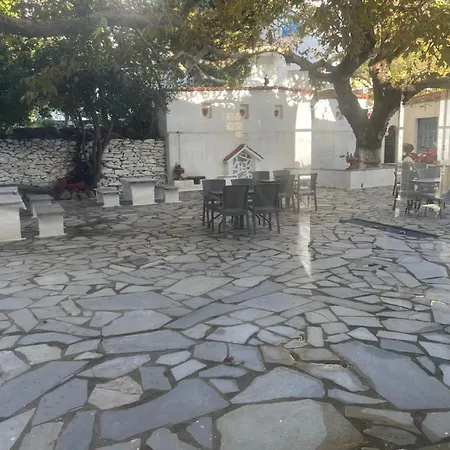 Sariza Spring 3* Apikia (Andros)