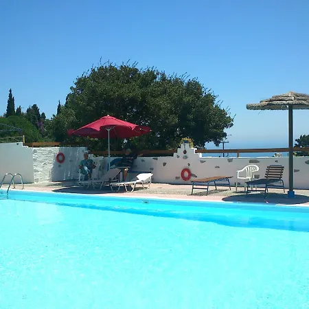 Sariza Spring 3* Apikia (Andros)