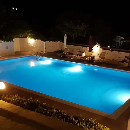 Sariza Spring 3* Apikia (Andros)