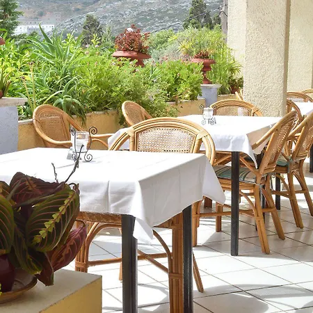 Sariza Spring 3* Apikia (Andros)