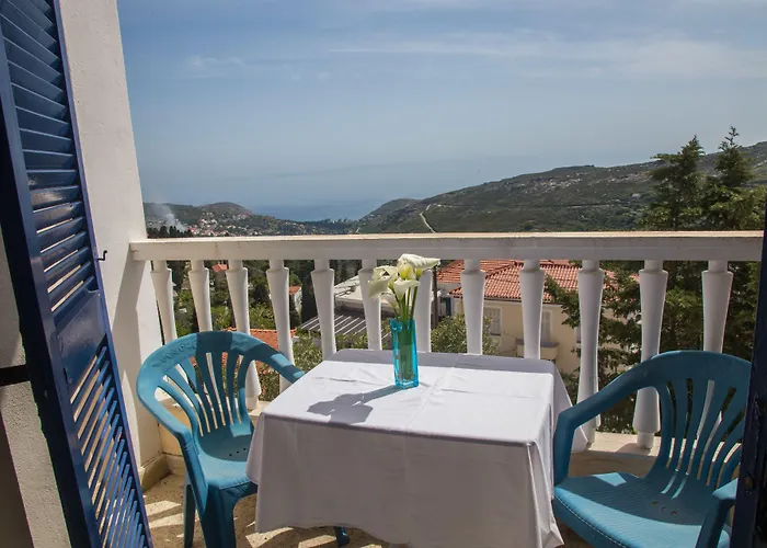 Sariza Spring 3* Apikia (Andros)