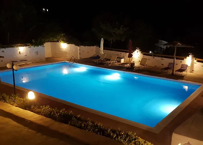 Sariza Spring 3* Apikia (Andros)