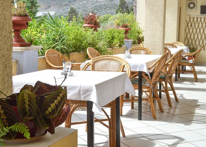 Sariza Spring 3* Apikia (Andros)