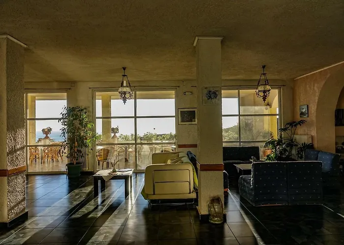 Sariza Spring 3* Apikia (Andros)