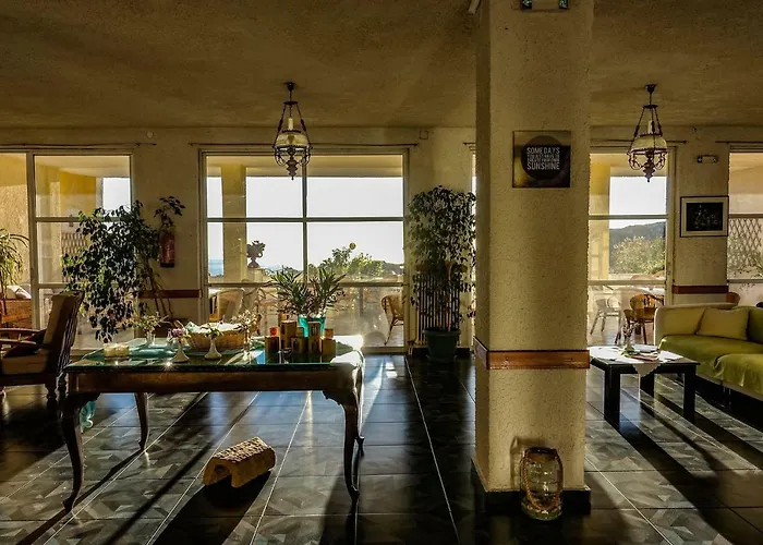 Sariza Spring 3* Apikia (Andros)